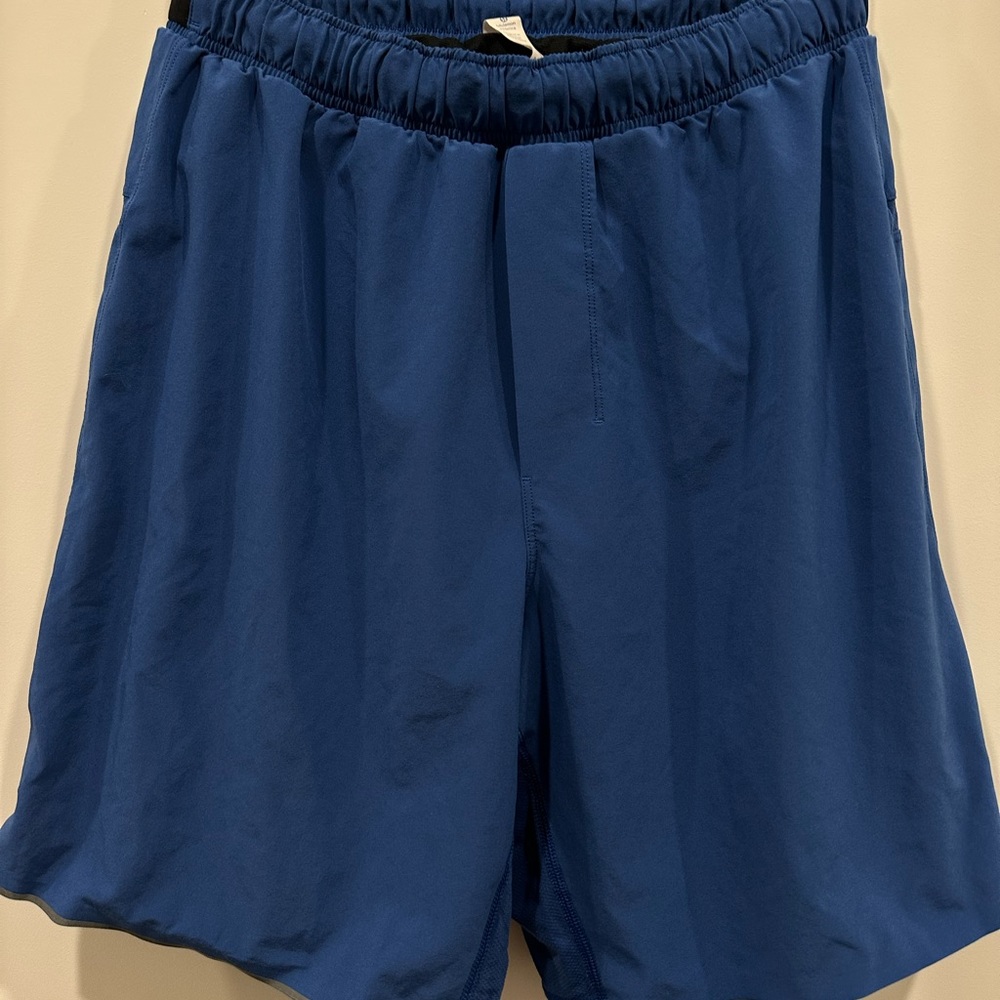 Men’s Lululemon running shorts with lining